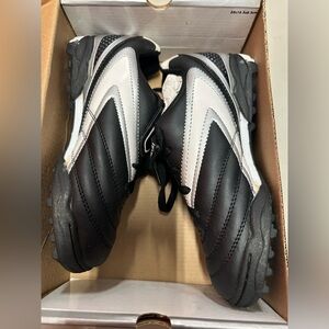 NIB VIZARI soccer cleats 
VERONA TURF size 5.5
Black/White /Siver